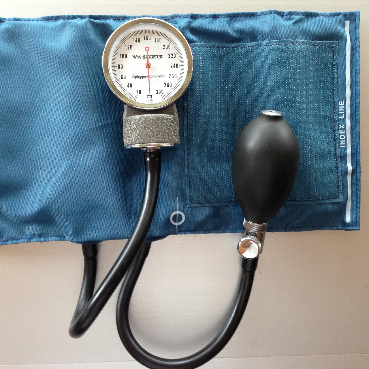 Medico AND-75 aneroid sphygmomanometer professional